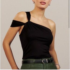 NWOT Reformation Arlie one shoulder black top Size M